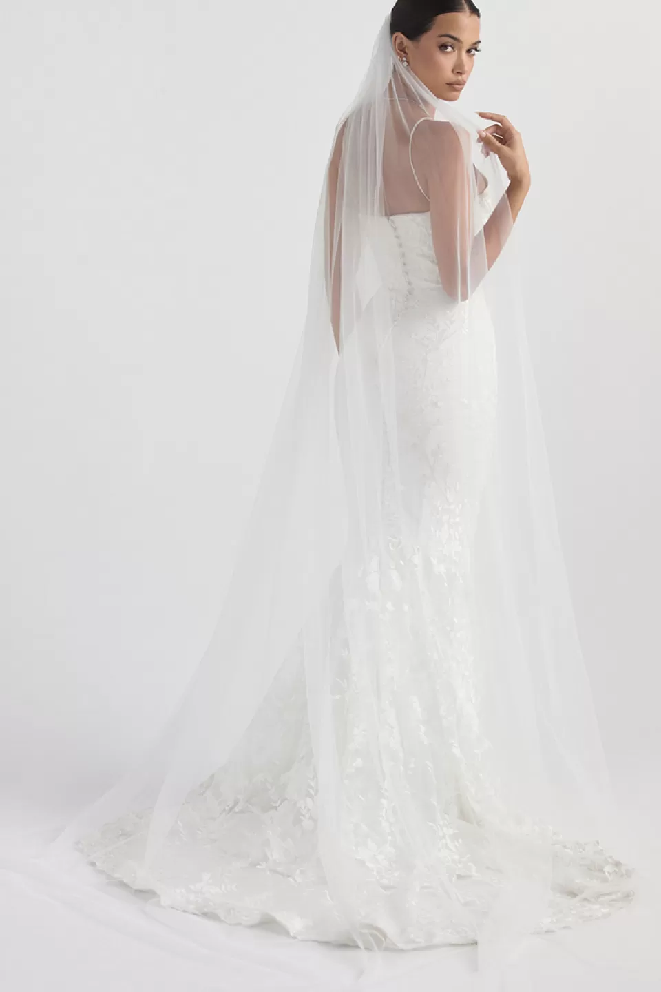 House of CB 'Leone' White Ultra Long Soft Tulle Veil Hot