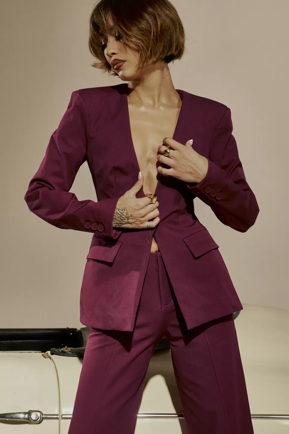 House of CB 'Theodora' Wine Deep V Blazer Discount